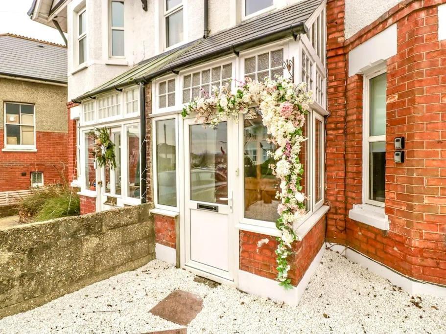 Homely 4 Bedroom Large House Inc Free Parking - Great Location - Fast Wifi - Smart Tv - Sleeps Up To 7! Close To Bournemouth & Poole Town Centre & Sandbanks Exterior foto